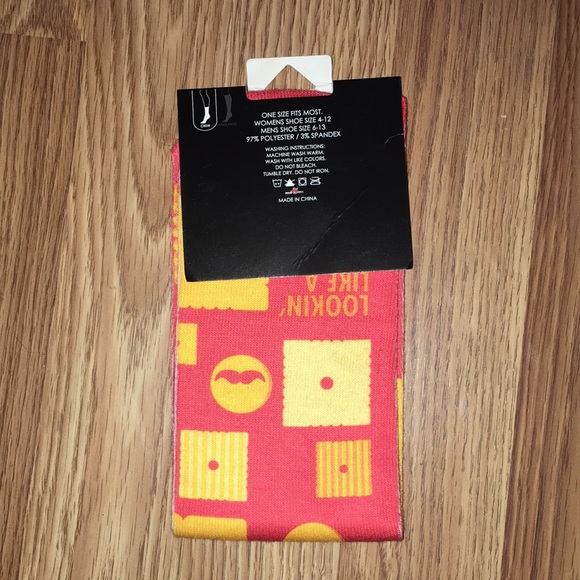 NWT Unisex Cheez-It Crew Socks: Size 4-13 - Picture 2 of 5